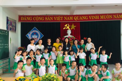 Trường mầm non Hoa Anh Đào tham quan trường Tiểu học Lê Văn Tám.